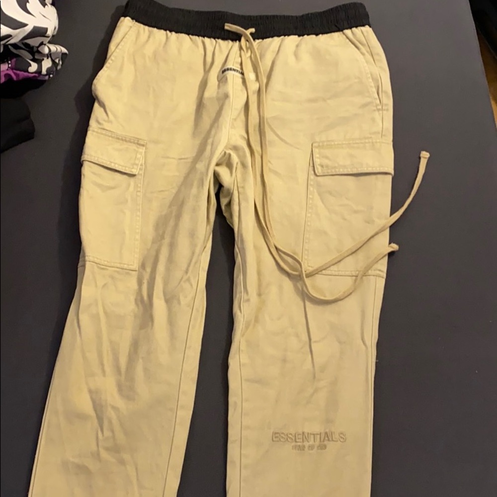 essential cargo pant size M. 100% authentic